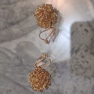 GOLDEN BALL CHAIN IN TEXTURED WOMEN'S EARRINGS NEW UNPIERCED EARS TOO.